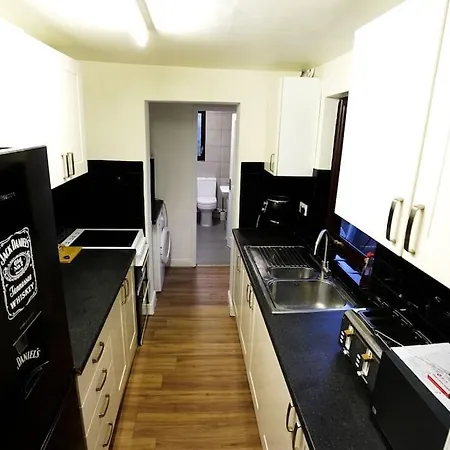 2Br Home W/ En-Suite Toilet, Town Centre Ipswich. Exterior photo