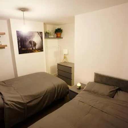 2Br Home W/ En-Suite Toilet, Town Centre Ipswich. Exterior photo