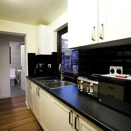 2Br Home W/ En-Suite Toilet, Town Centre Ipswich. Exterior photo