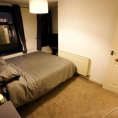 2Br Home W/ En-Suite Toilet, Town Centre Ipswich. Exterior photo