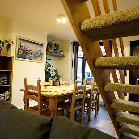 2Br Home W/ En-Suite Toilet, Town Centre Ipswich. Exterior photo