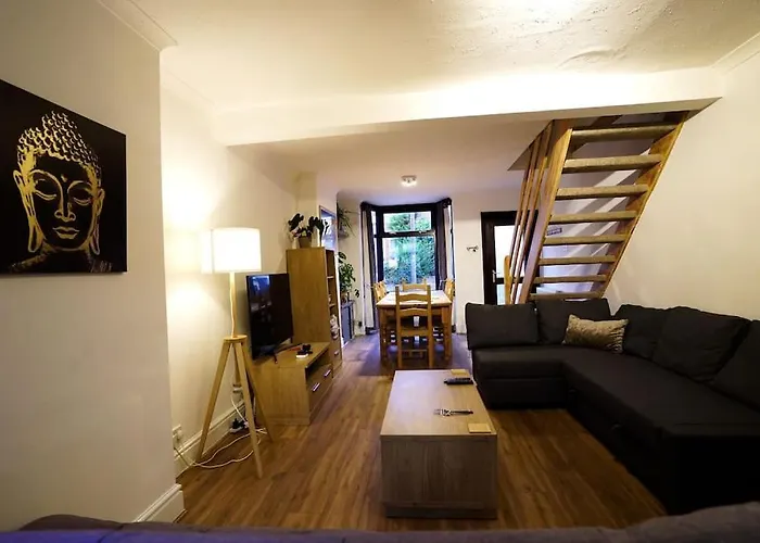 2Br Home W/ En-Suite Toilet, Town Centre Ipswich.