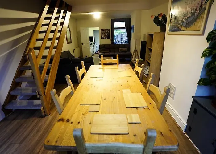 2Br Home W/ En-Suite Toilet, Town Centre Ipswich.